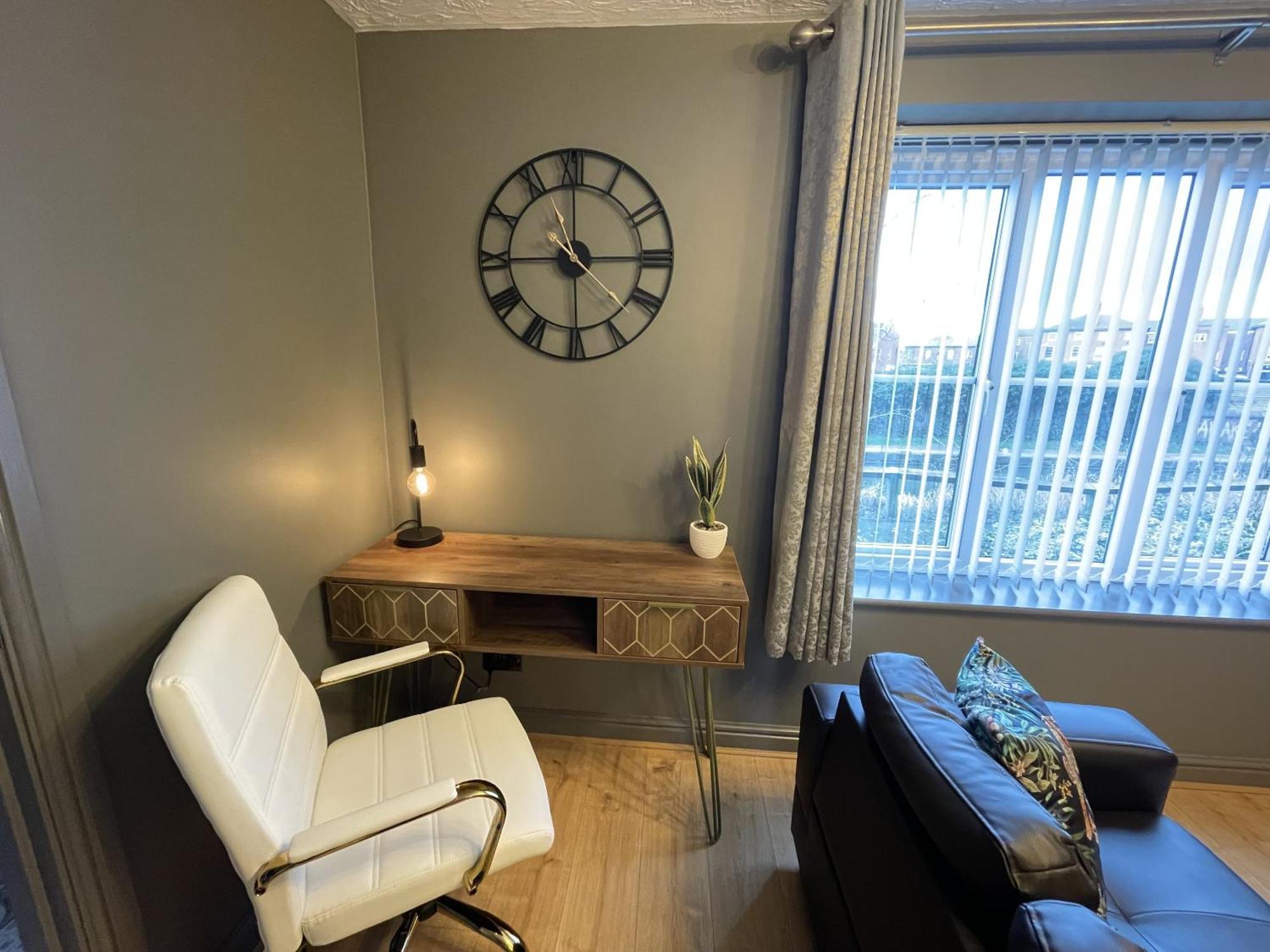 No24 - 2-Bed Boutique Apartment - Hosted By Hutch Lifestyle Leamington Spa Buitenkant foto
